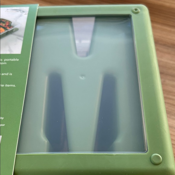 CWC Green Snack Box - Picture 6 of 8